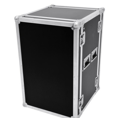 Estojo rígido preto com reforços metálicos e pegas laterais