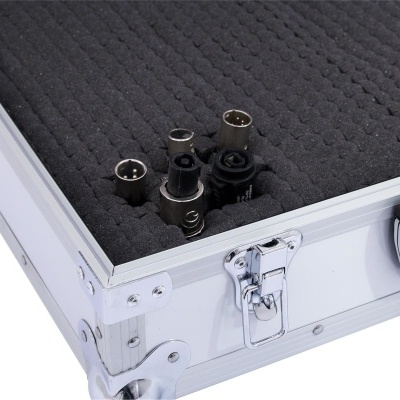 Mala metálica prateada com conectores em espuma preta