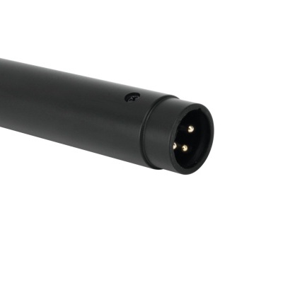 Microfone preto cilíndrico com conector de três pinos