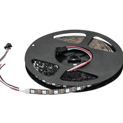 Rolo preto de fita LED com luzes retangulares brancas e conectores com fios