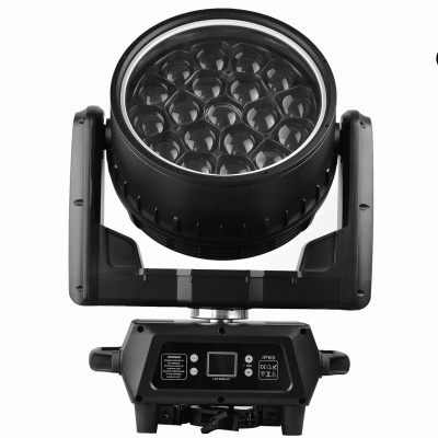 Refletor LED preto com 19 LEDs e suporte ajustável, painel de controlo digital, fundo branco.