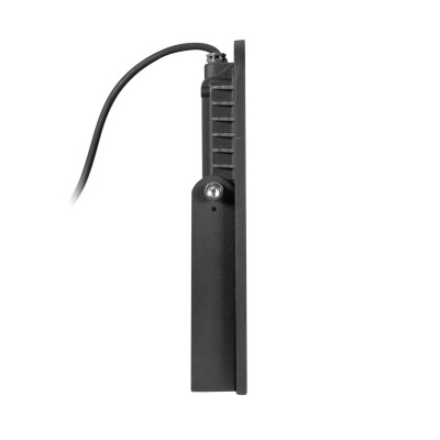 Vista lateral de dispositivo electrónico preto com cabo e ranhuras de ventilação