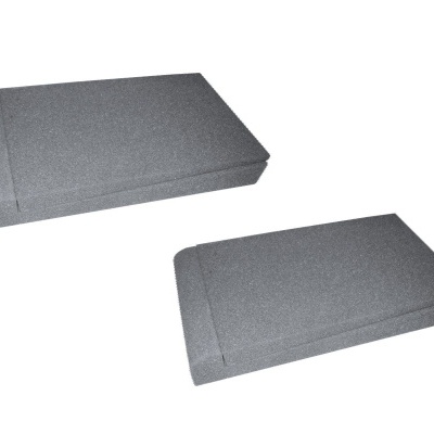 Dois colchões cinzentos com textura lisa lado a lado