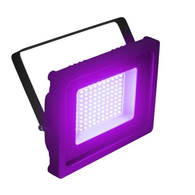 Refletor LED quadrado roxo com estrutura preta e alça metálica para fixação