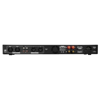 Painel traseiro de equipamento áudio preto com várias conexões