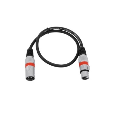 Cabo de áudio XLR preto com conectores prateados e vermelhos em fundo branco