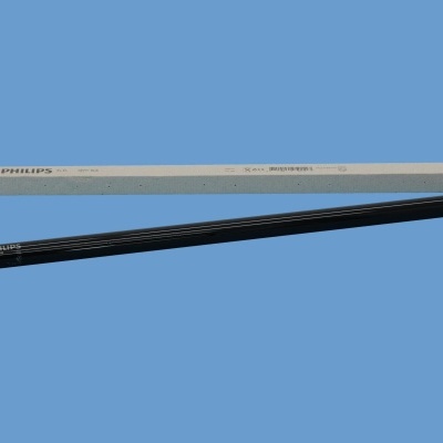Tubo fluorescente preto PHILIPS com embalagem cinza claro