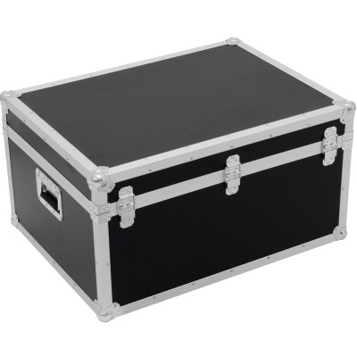 Caixa de transporte preta com bordas metálicas prateadas e cantos reforçados