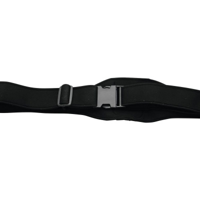 Cinto ajustável preto com fivela de plástico