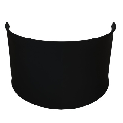 Máscara facial preta curvada, sem texto, em fundo branco