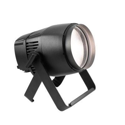 Refletor LED preto com suporte metálico em fundo branco