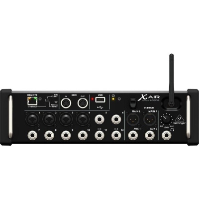 Interface de áudio Behringer X Air XR18 com conexões variadas e antena