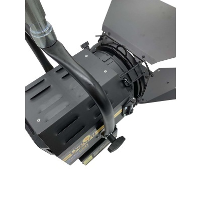 Refletor de estúdio preto com aletas reguláveis