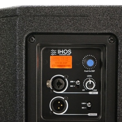 Coluna de som preta com painel de controlo e conexões XLR