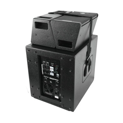 Coluna de som profissional preta empilhada com cinta preta e painel traseiro visível