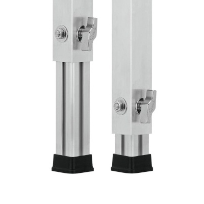 Pernas metálicas ajustáveis com pés em borracha preta