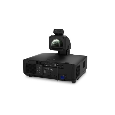 Projetor preto com lente destacada e várias portas, sobre fundo branco