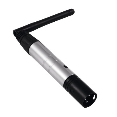 Microfone sem fios prateado com antena preta