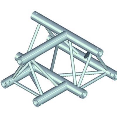 Estrutura metálica triangular com tubos cilíndricos prateados e reforços triangulares