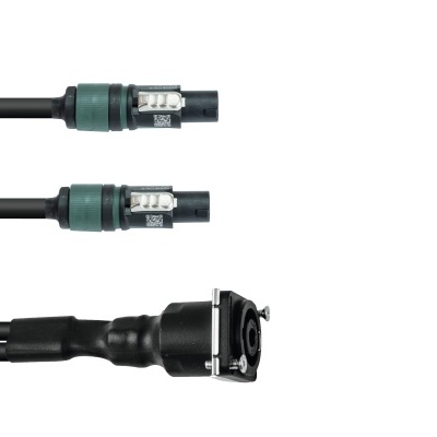 Cabo com três conectores diferentes em fundo branco