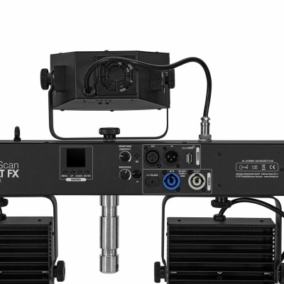 Equipamento de iluminação profissional LED KLS Scan PRO NeXT FX preto com conectores e focos