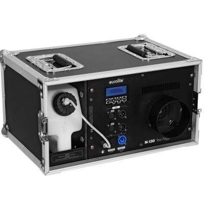 Máquina preta para efeitos de nevoeiro com painel digital e conexões frontais.