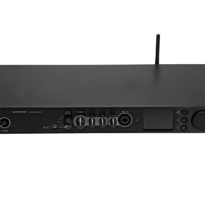 Aparelho de som profissional preto com botões e ecrã