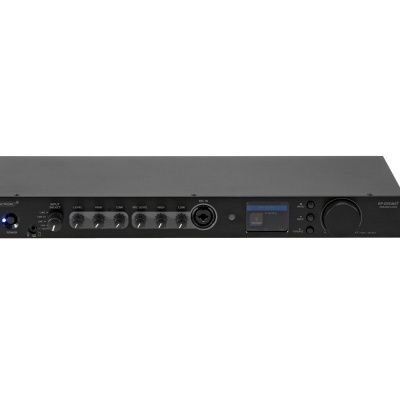 Processador de som Behringer Ultradrive Pro DSP1820P preto com botões e ecrã digital azul