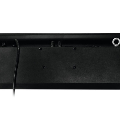 Painel traseiro preto de dispositivo eletrónico com botões e cabo