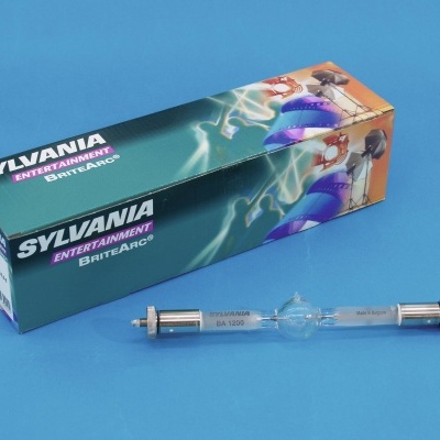 Lâmpada halógena dupla Sylvania com caixa ao lado