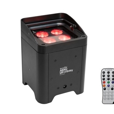 Luz LED quadrada preta com quatro luzes vermelhas e controlo remoto cinza em fundo branco