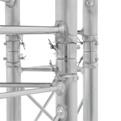 Estrutura metálica tubular prateada com cavilhas de fixação