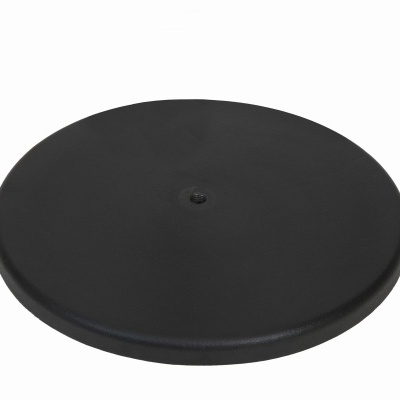 Base circular preta com superfície texturizada e orifício no centro