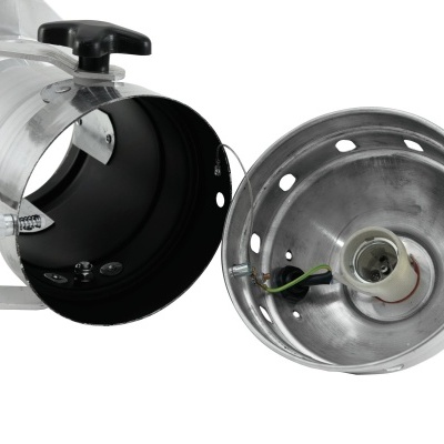 Peça metálica desmontada com fios elétricos visíveis