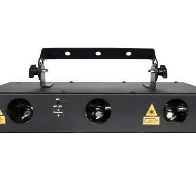 Projeto de luz preto com três lentes e suporte ajustável