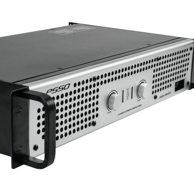 Amplificador de som metálico preto com frente prateada e botões rotativos