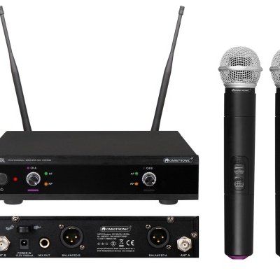 Microfone sem fios com unidade de receção preta e dois microfones de mão pretos