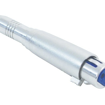 Conector XLR metálico prateado com três pinos