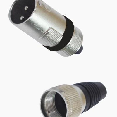 Conetor XLR metálico prateado e preto dividido em duas partes