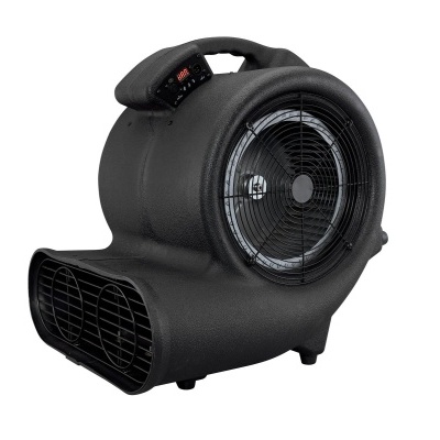 ventilador preto com grelha metálica e painel digital no punho