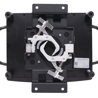 Base metálica preta com mecanismo ajustável prateado e punhos laterais