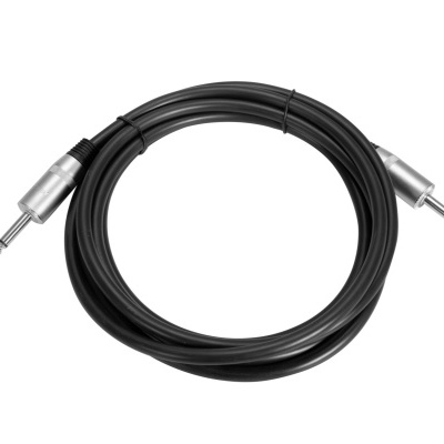 Cabo de áudio preto com conectores metálicos 6,35 mm