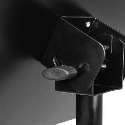 Suporte metálico preto com parafuso de ajuste