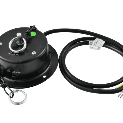 Dispositivo elétrico preto com cabo e fios expostos