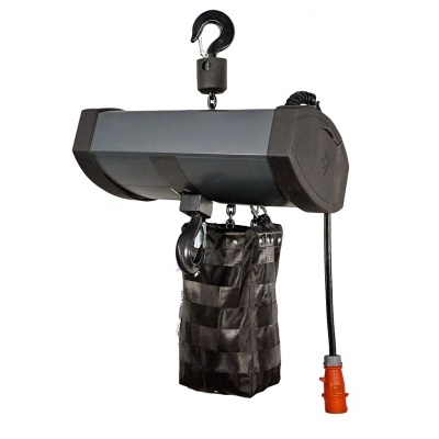 Guincho elétrico preto com gancho, saco preto e cabo elétrico com ficha laranja