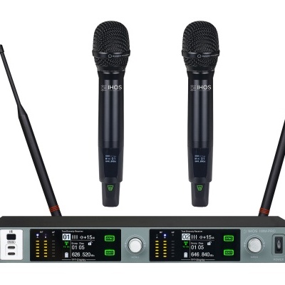 Sistema de microfone sem fio profissional com receptor e dois microfones pretos
