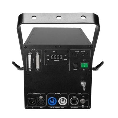 Equipamento eletrónico preto com visor digital e várias conexões