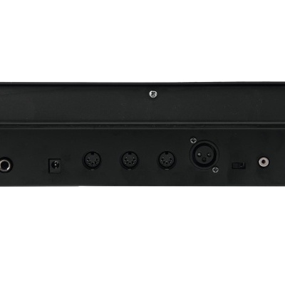 Parte traseira de equipamento eletrónico com vários conectores