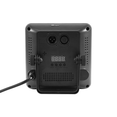 Parte traseira de equipamento electrónico preto com visor digital e cabos