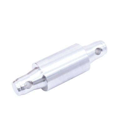 Componente cilíndrico metálico prateado com orifícios nas extremidades